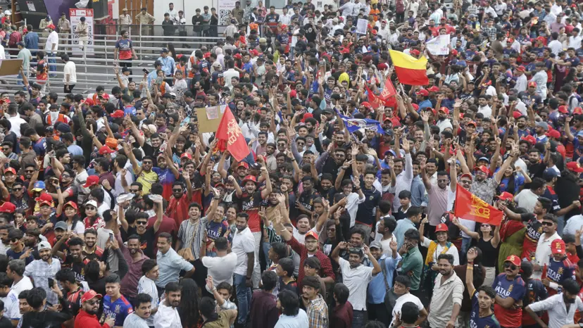 royal-challengers-bengalurufans-1200
